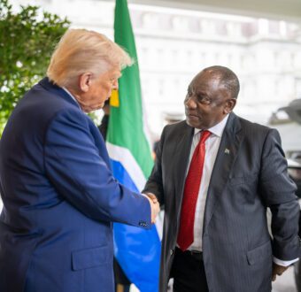 Donald Trump shakes hands with South African President Cyril Ramaphosa